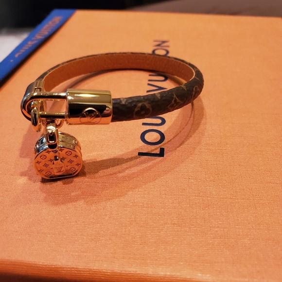 Louis Vuitton Jewelry - Louis Vuitton Tribute bracelet. 7" long. NWT